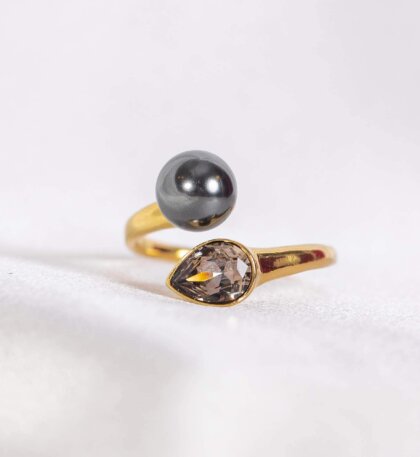 Ella ring - Black pearl